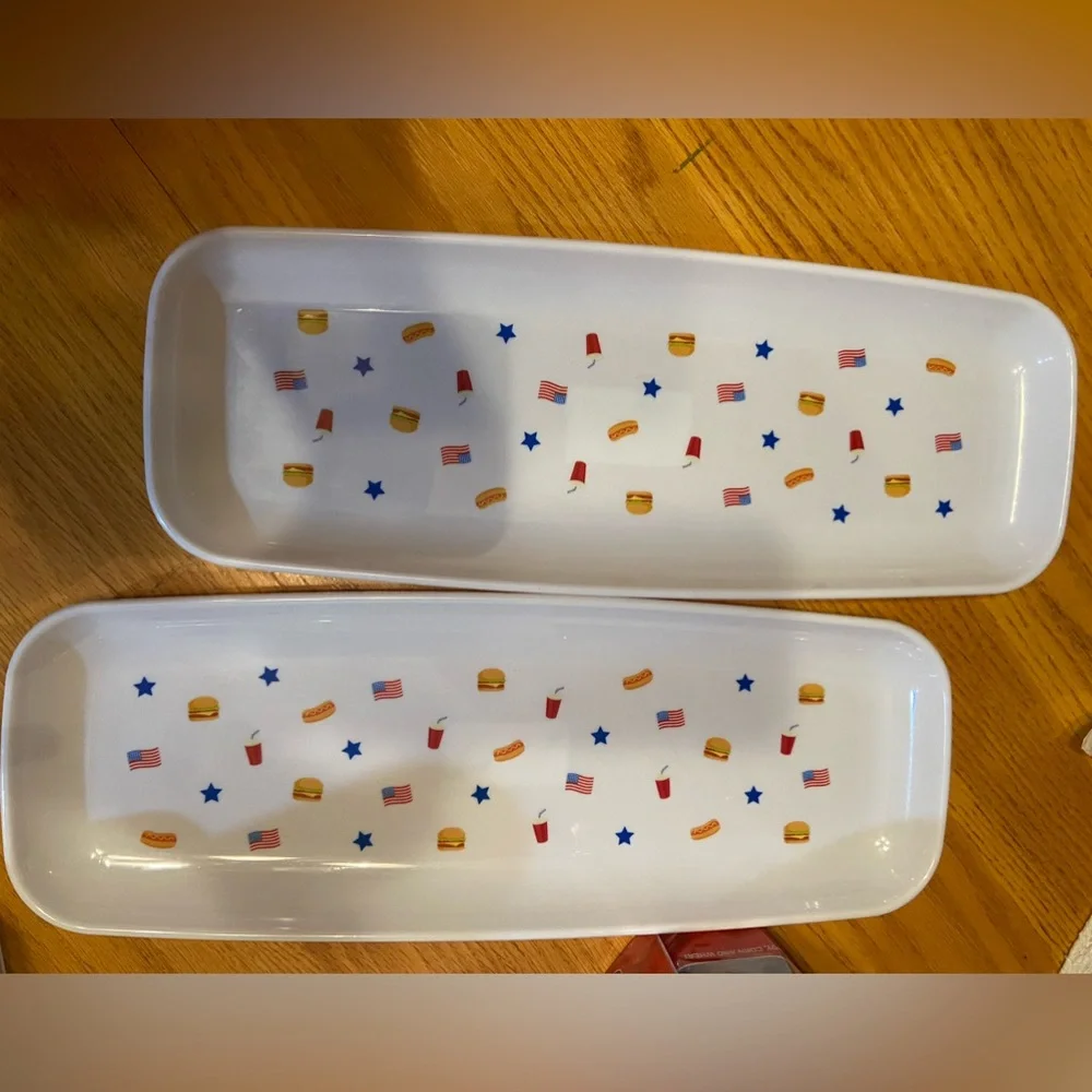 Serving dishes x2 ideal for a cook out